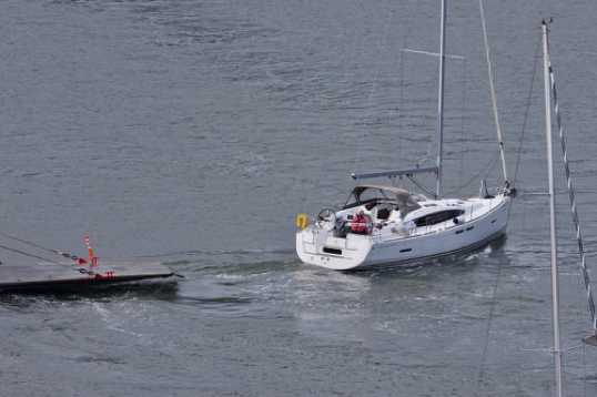 30 June 2021 - 17-15-13
The crew looked to have braced themselves for worse.
-------------------
Near misses between yacht and both Lower Ferries